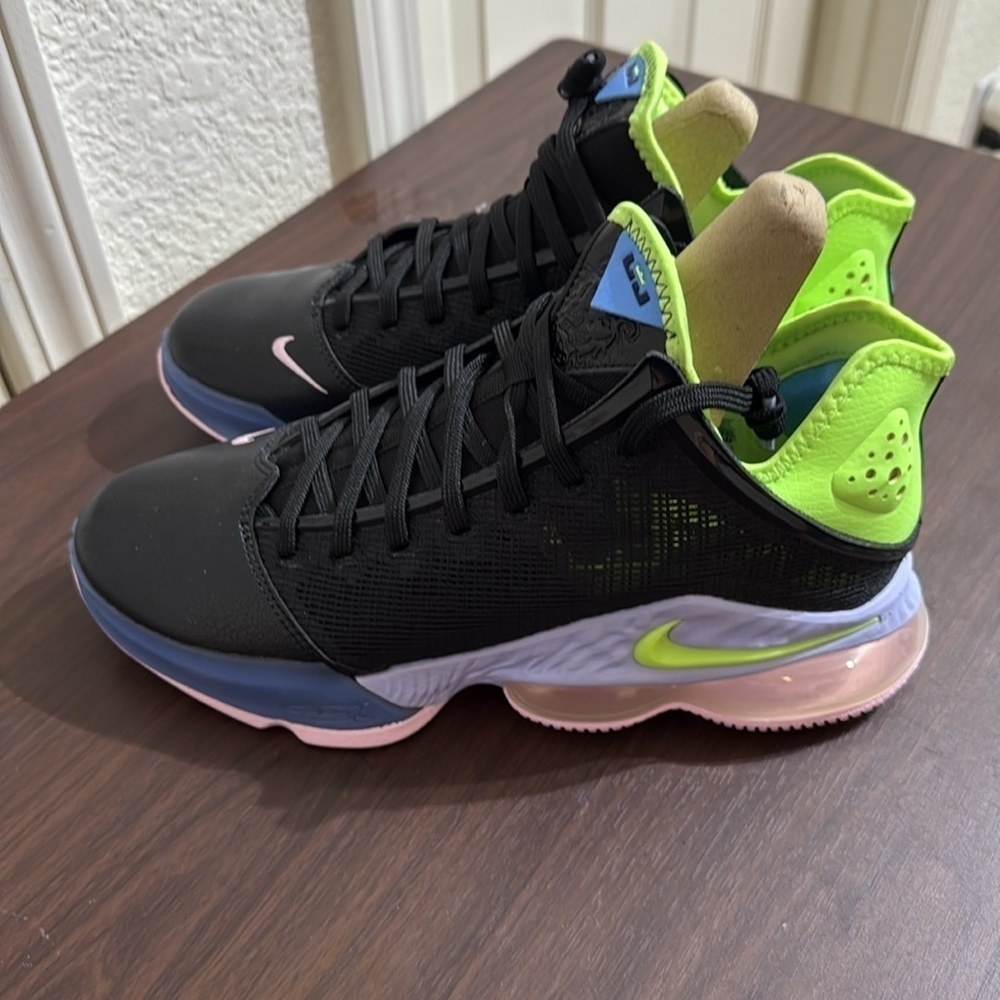 Lebron XIX Low 
Black/Ghost Green Purple Pulse - Picture 3 of 6